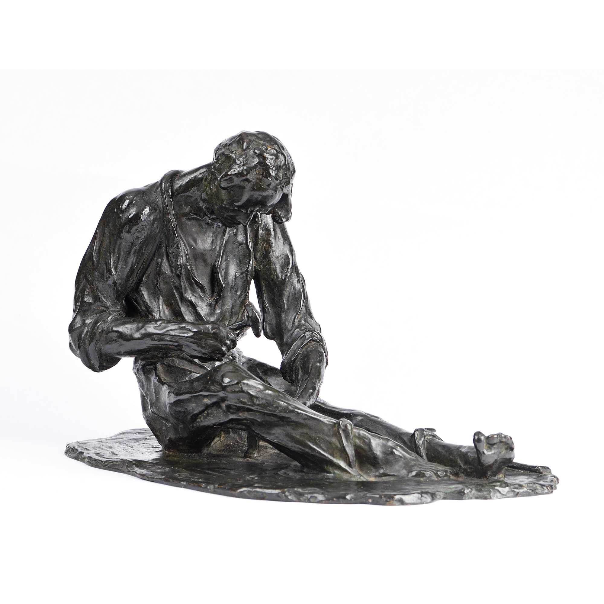 Alfredo Pina-Faucheur aiguisant son fer-Sculpture en bronze-profil-Galerie Paris-Manaus